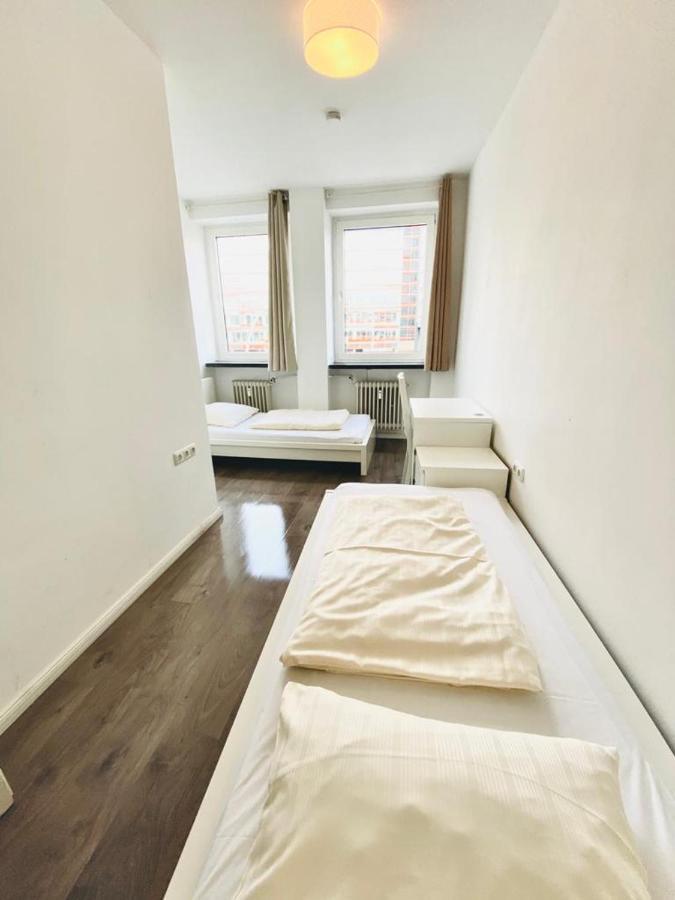 Mac City Hostel Hamburg-Harburg Buitenkant foto