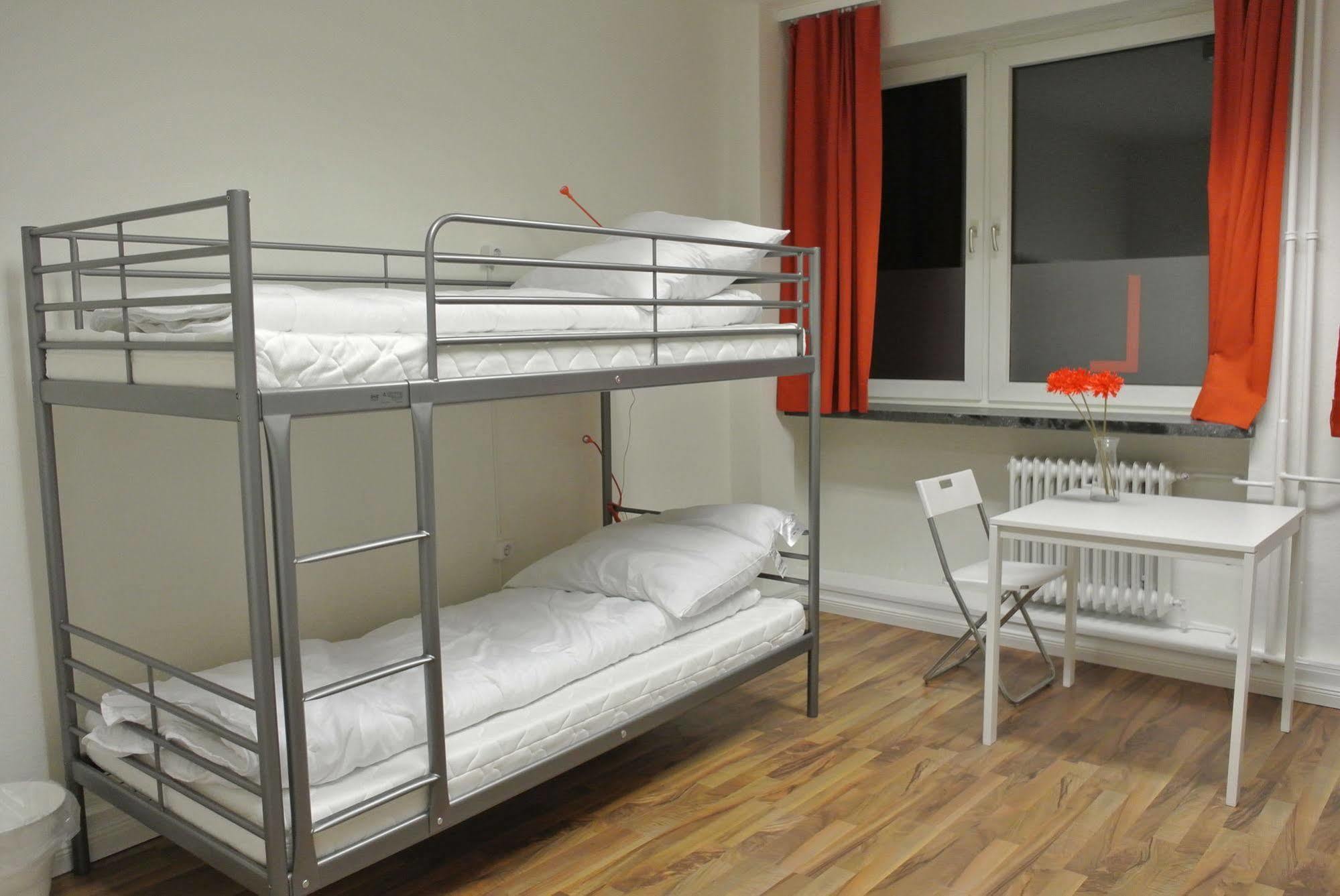 Mac City Hostel Hamburg-Harburg Buitenkant foto