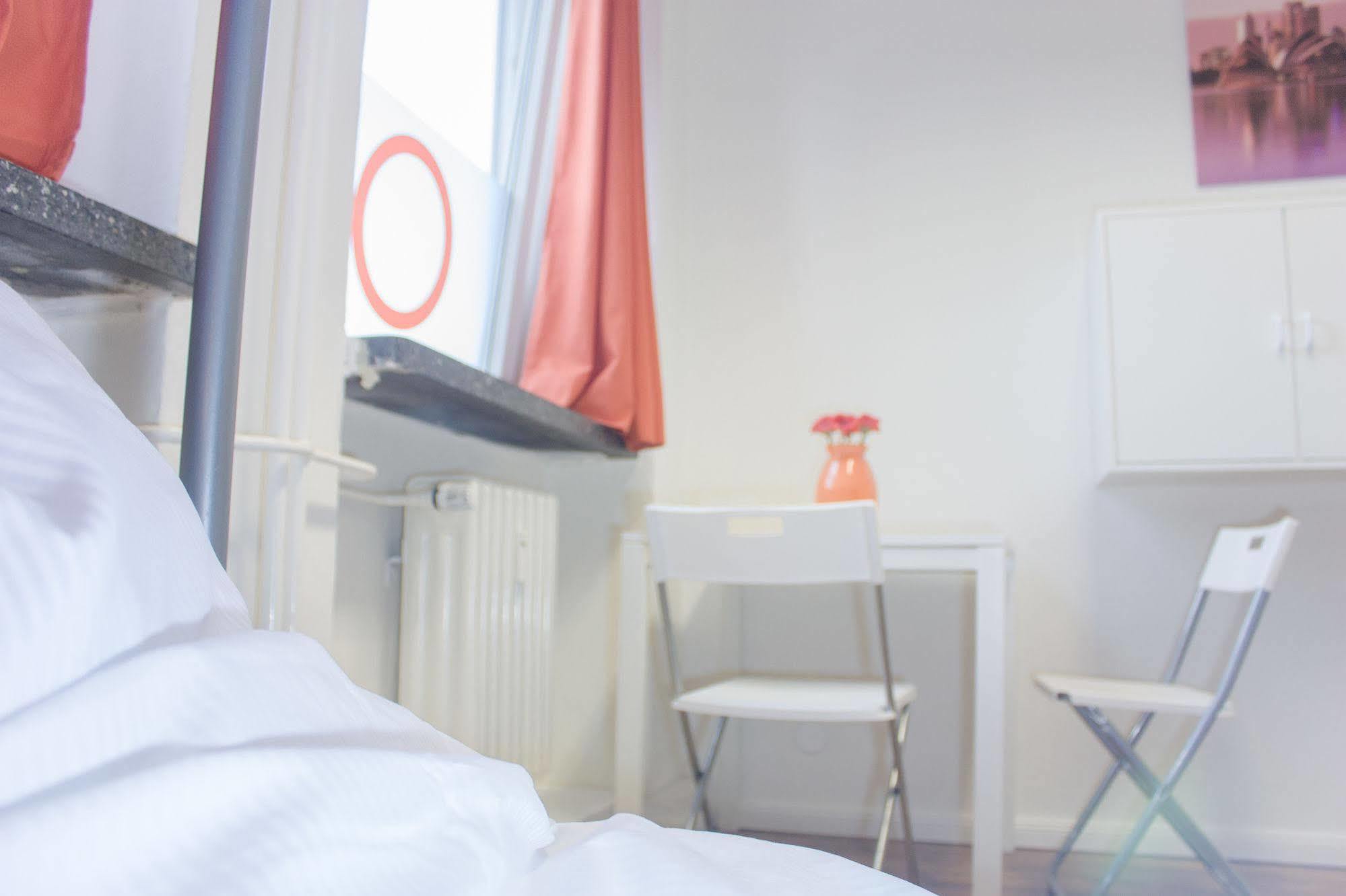 Mac City Hostel Hamburg-Harburg Buitenkant foto
