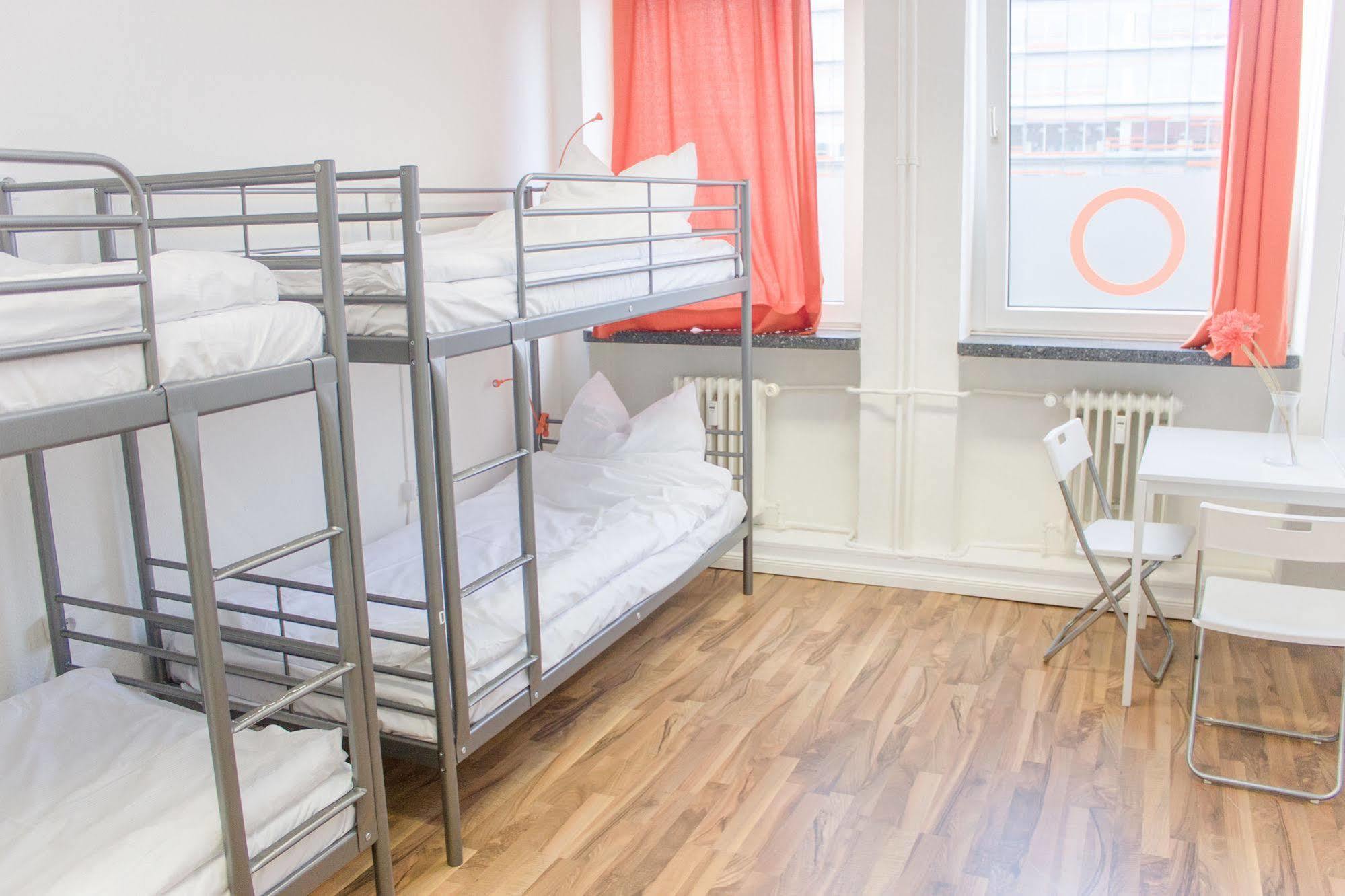Mac City Hostel Hamburg-Harburg Buitenkant foto