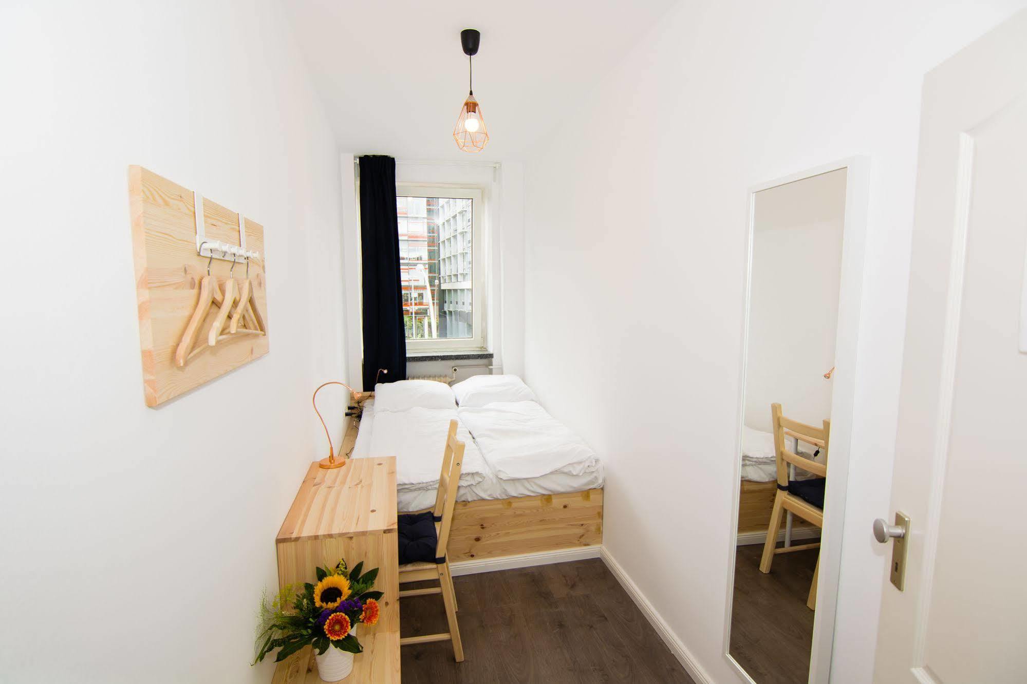 Mac City Hostel Hamburg-Harburg Buitenkant foto