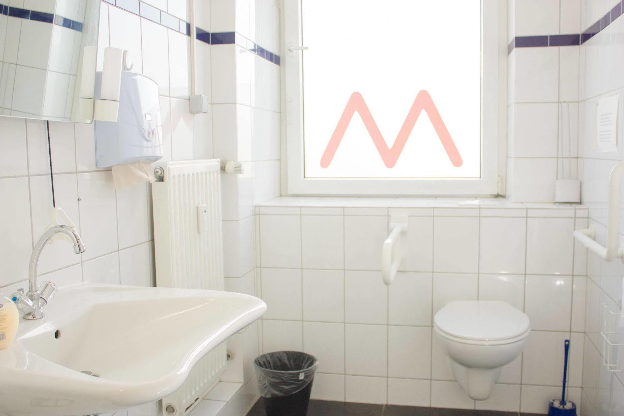Mac City Hostel Hamburg-Harburg Buitenkant foto
